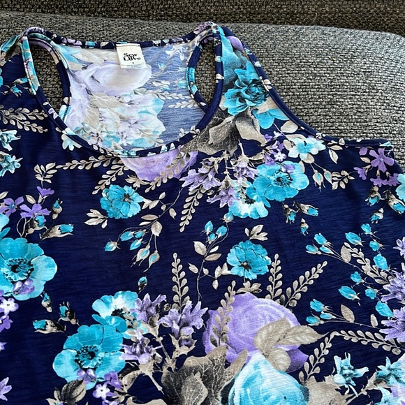 Floral Tank - Picture 2 of 3